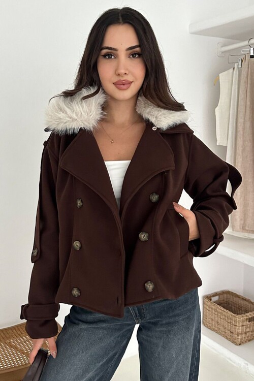 Düğmeli Kol Detaylı Kürk Yaka Kaşe Kaban