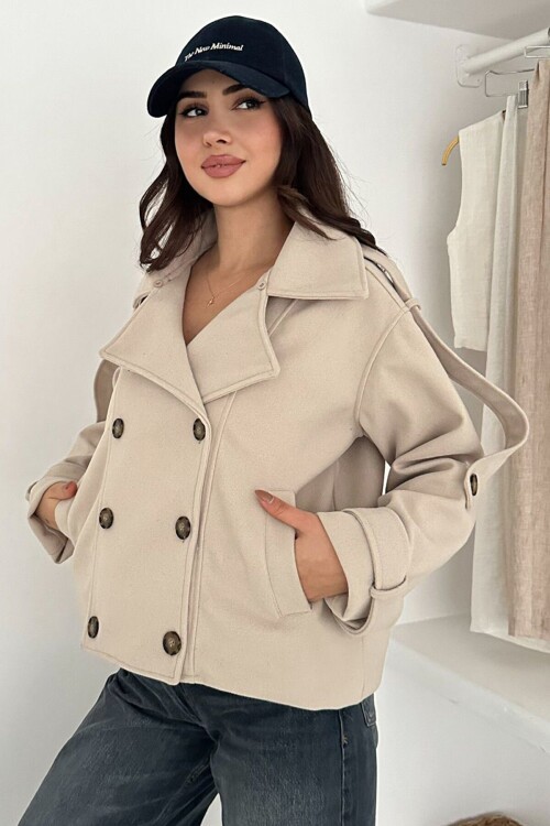 Düğmeli Kol Detaylı Kürk Yaka Kaşe Kaban