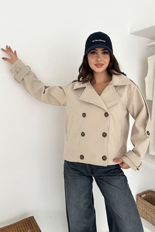 Düğmeli Kol Detaylı Kürk Yaka Kaşe Kaban