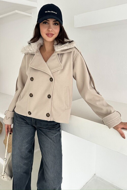 Düğmeli Kol Detaylı Kürk Yaka Kaşe Kaban