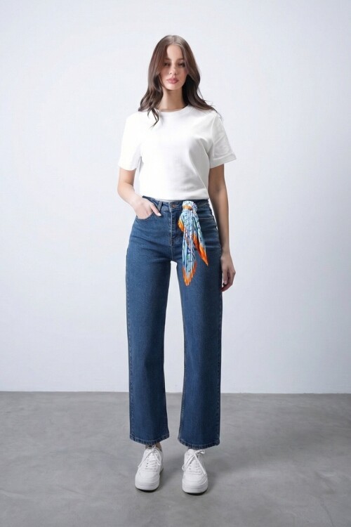 Koyu Mavi Düz Paça Eskitmeli Jean