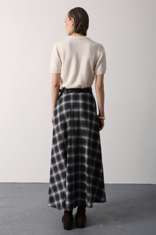 Ekoseli Kemerli Yüksek Bel Yırtmaç Detaylı Maxi Boy Etek