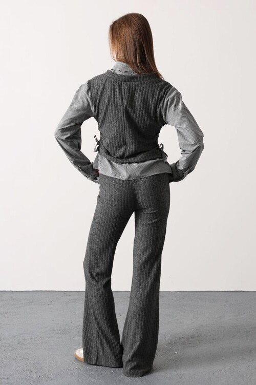 Gömlek Detaylı Büzgülü Bluz ve Beli Lastikli Pantolon Triko Takım