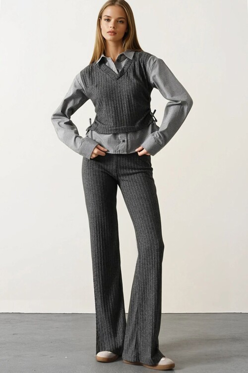 Gömlek Detaylı Büzgülü Bluz ve Beli Lastikli Pantolon Triko Takım