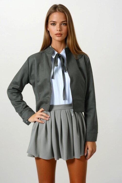 Haki Fermuarlı Hakim Yaka Süet Dokulu Kısa Ceket