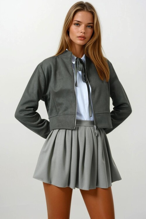 Haki Fermuarlı Hakim Yaka Süet Dokulu Kısa Ceket