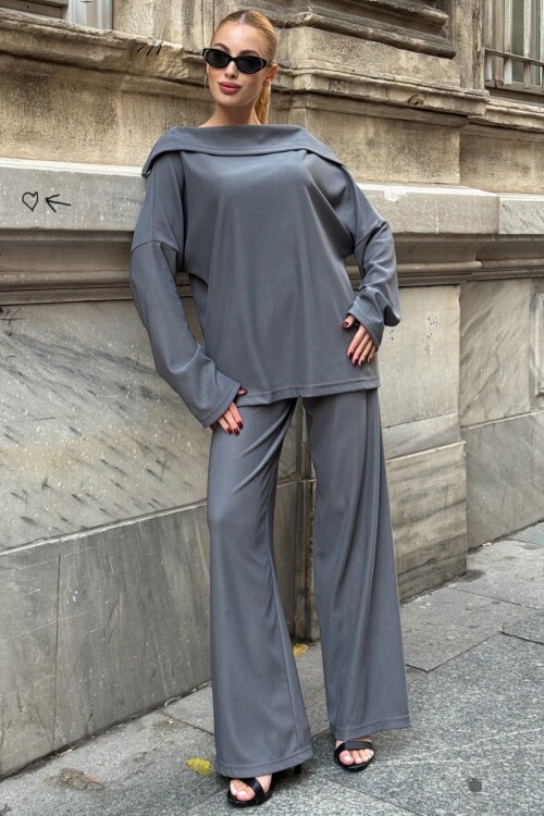 İki İplik Geniş Yaka Salaş Kesim Bluz Beli Lastikli Geniş Paça Pantolon Takım