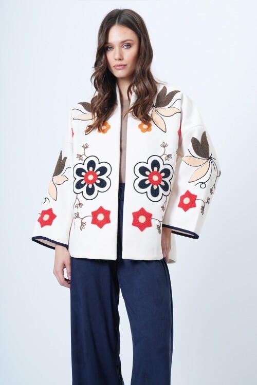 Kabartmalı Çiçek İşlemeli Oversize Ceket