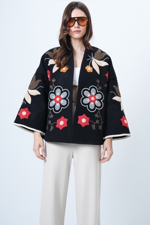 Kabartmalı Çiçek İşlemeli Oversize Ceket