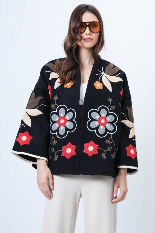 Kabartmalı Çiçek İşlemeli Oversize Ceket