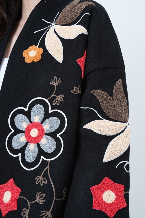 Kabartmalı Çiçek İşlemeli Oversize Ceket