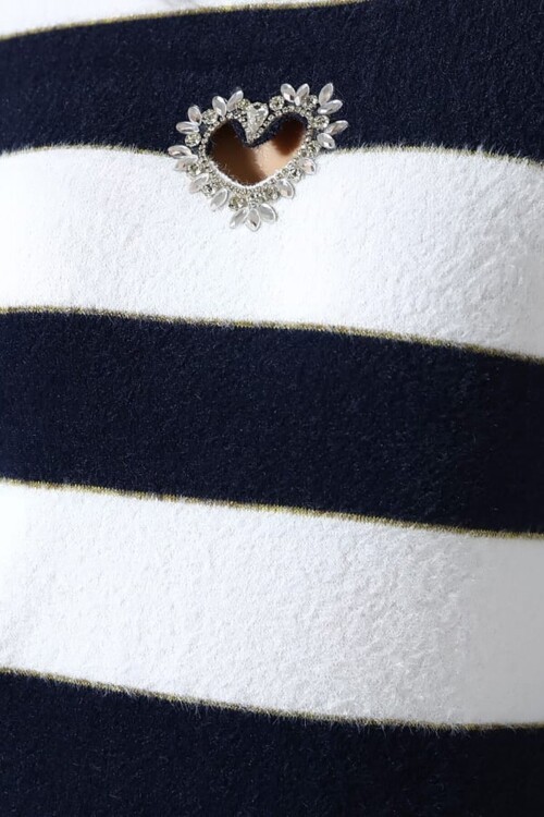 Kalp Detaylı Taş İşlemeli Çizgili Triko Kazak