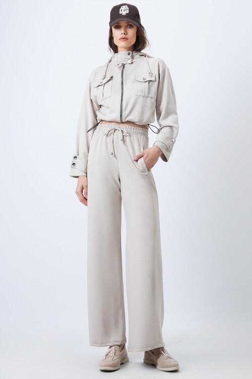 Kapüşonlu Çift Cepli Ceket ve Beli Lastikli Pantolon Takım