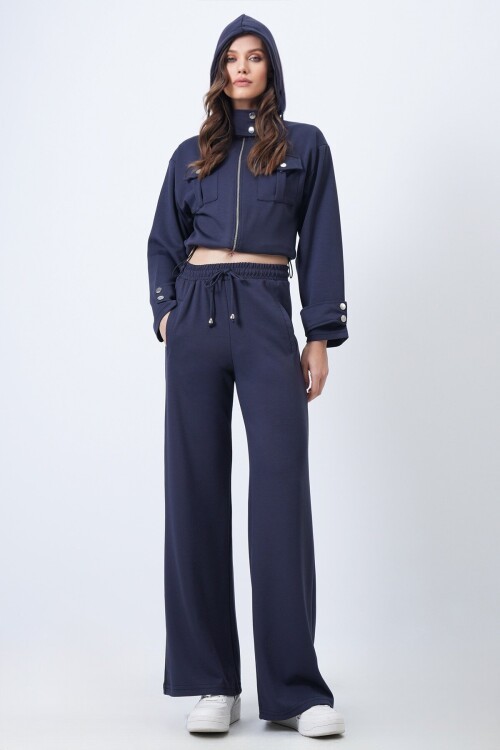 Kapüşonlu Çift Cepli Ceket ve Beli Lastikli Pantolon Takım