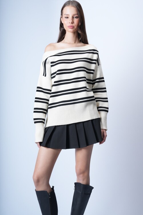 Ekru Kayık Yaka Çizgili Triko