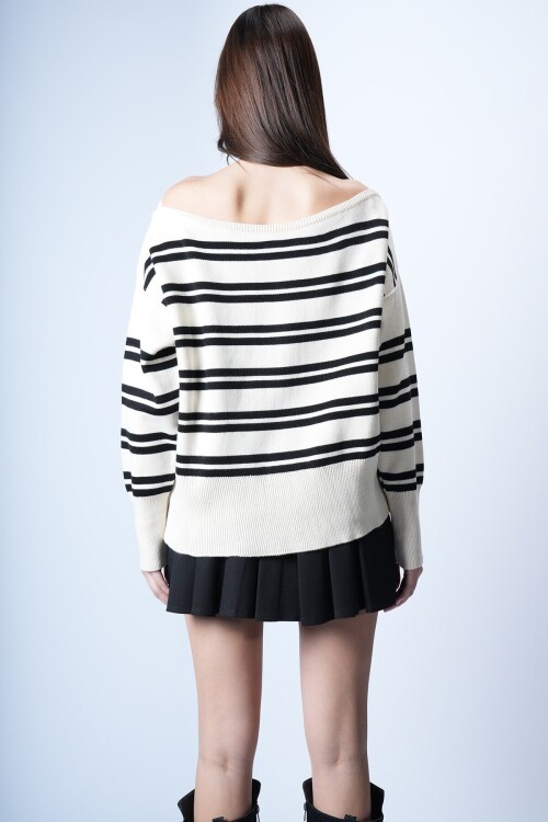 Ekru Kayık Yaka Çizgili Triko