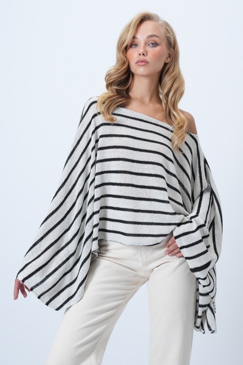 Kayık Yaka Pelerin Kesim Bluz