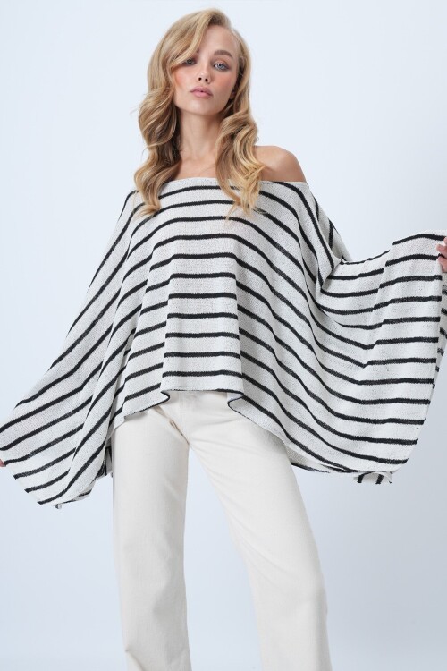 Kayık Yaka Pelerin Kesim Bluz