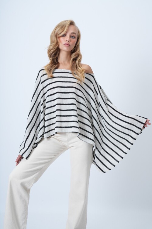 Kayık Yaka Pelerin Kesim Bluz