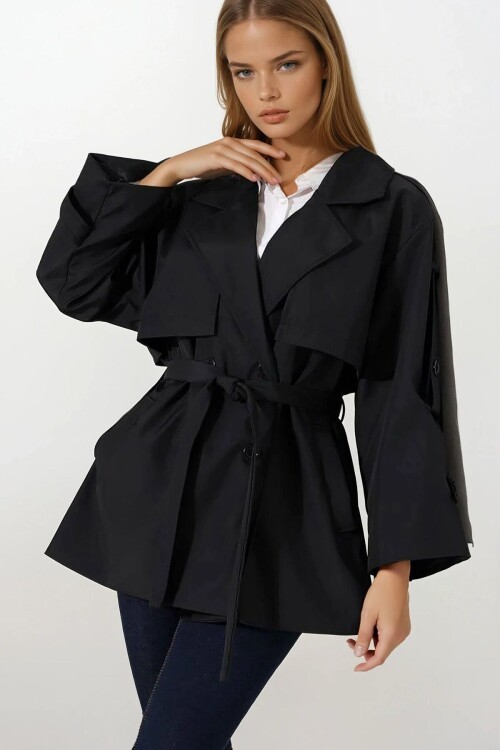 Kemer Detaylı Kruvaze Yaka Kuşak Bağlamalı Trençkot