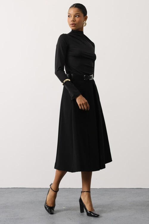 Kemerli Çift Cepli Pileli Midi Boy Etek