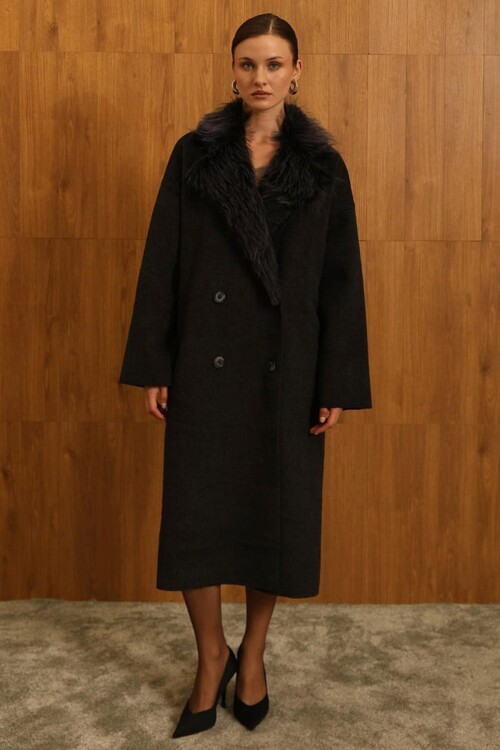 Kürk Detaylı Düğme Kapamalı Kaşe Kaban