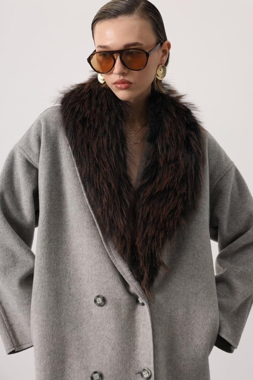 Kürk Detaylı Düğme Kapamalı Kaşe Kaban