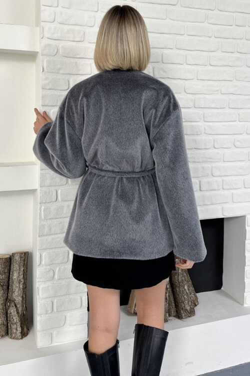 Kuşak Detaylı Peluş Kaban