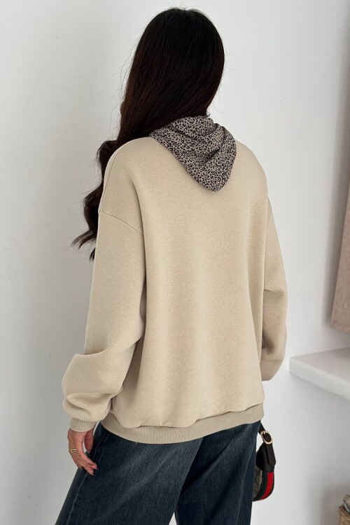 Leopar Fular Detaylı Nakışlı 3 İplik Şardonlu Sweatshirt