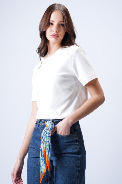 Beyaz Likralı Kısa T-Shirt