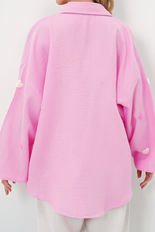 Şeker Pembe Süzene Kalp İşlemeli Oversize Müslin Keten Gömlek