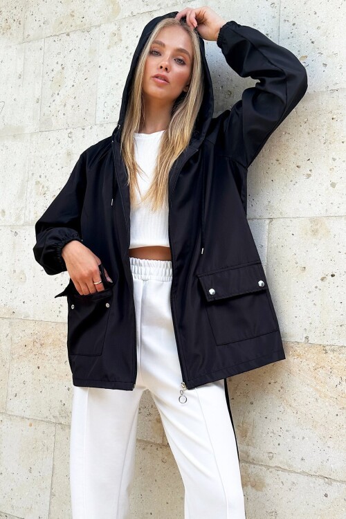 Siyah Kapüşonlu Fermuarlı Çift Cepli Yağmurluk Ceket
