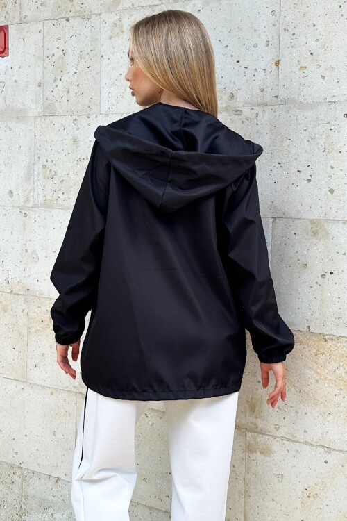 Siyah Kapüşonlu Fermuarlı Çift Cepli Yağmurluk Ceket