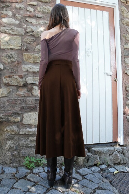 Süet Dokulu Geniş Kesim Midi Etek