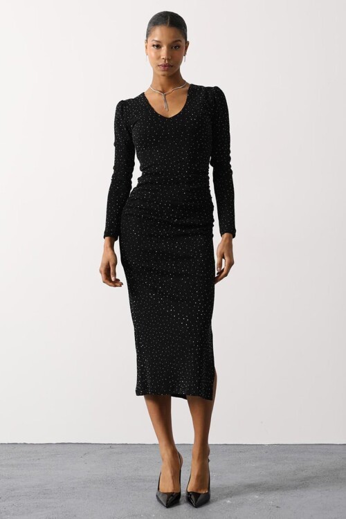 Taşlı Büzgülü Yırtmaç Detaylı Midi Boy Elbise