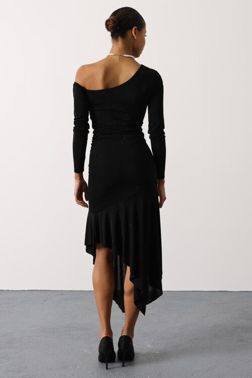 Taşlı Kayık Yaka Asimetrik Kesim Volanlı Midi Elbise