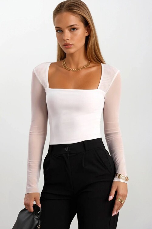 Tül Detaylı Kare Yaka Bluz