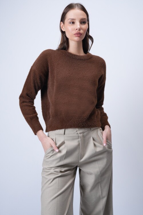 Kahverengi Tüylü Triko Kazak