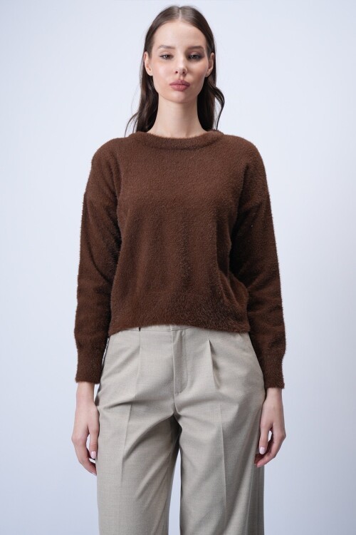 Kahverengi Tüylü Triko Kazak