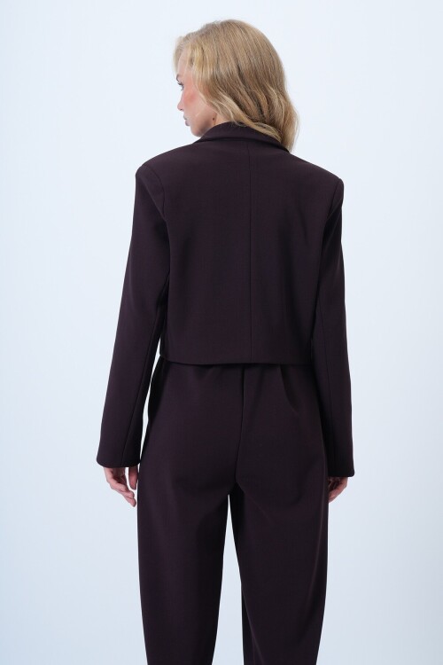 Yaka Detaylı İçi Astarlı Kalın Crop Ceket