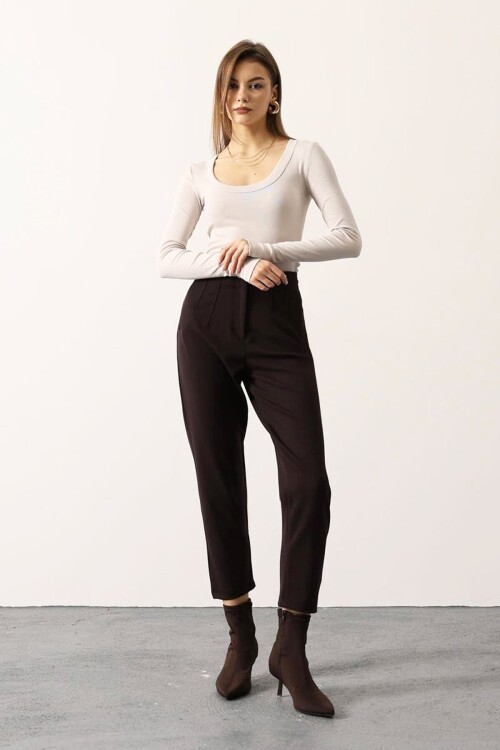 Yüksek Bel Dikiş Detaylı Dar Paça Pantolon