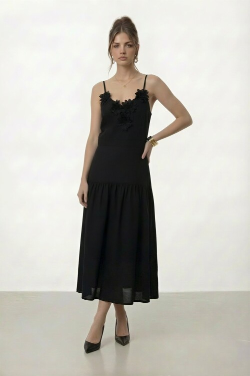 Askılı Çiçek Aplikeli Midi Elbise