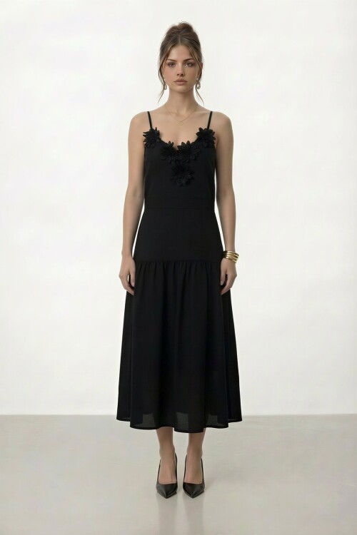 Askılı Çiçek Aplikeli Midi Elbise