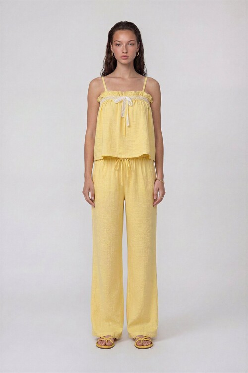 Askılı Dantel Detaylı Bluz Ve Pantolon Takım