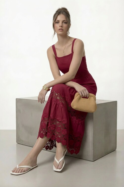 Askılı Kare Yaka Dantel Detaylı Midi Elbise