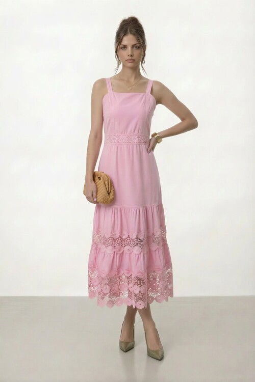 Askılı Kare Yaka Dantel Detaylı Midi Elbise