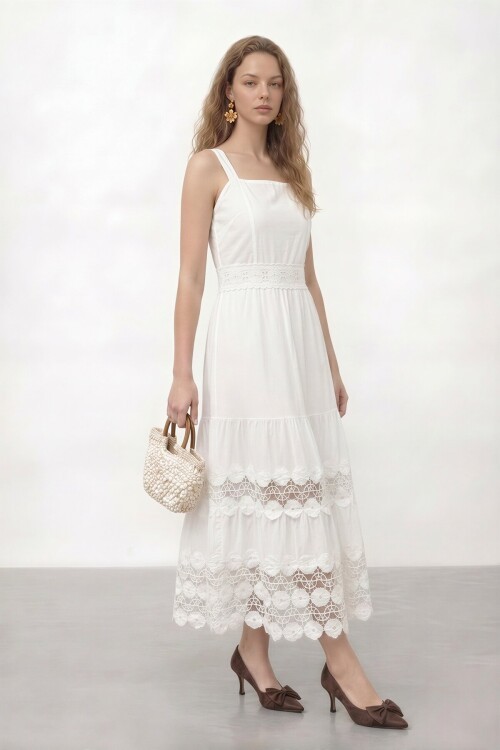 Askılı Kare Yaka Dantel Detaylı Midi Elbise