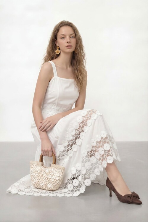 Askılı Kare Yaka Dantel Detaylı Midi Elbise