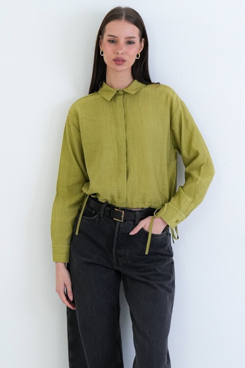 Bağcık Detaylı Gömlek Yaka Bluz