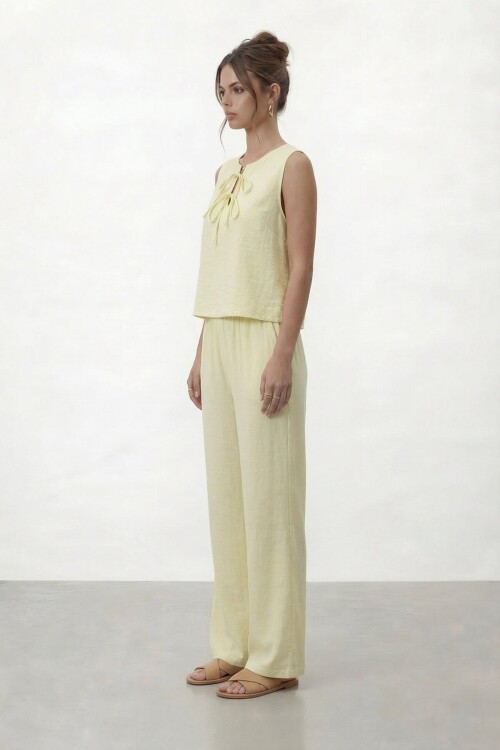 Bağlama Detaylı Kolsuz Bluz Ve Bol Paça Pantolon Takım